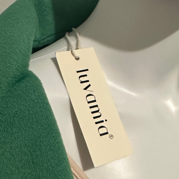 Chic Green Blazer with White Detailing - Picture 9 of 10